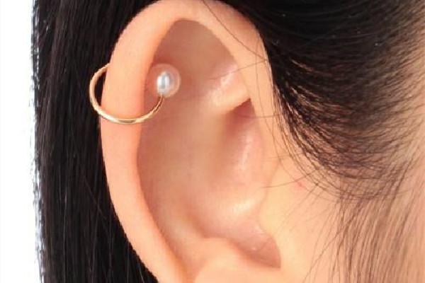 打耳骨需要去醫(yī)院?jiǎn)?打耳骨去哪打比較安全 打耳骨需要去醫(yī)院?jiǎn)?打耳骨去哪打比較安全