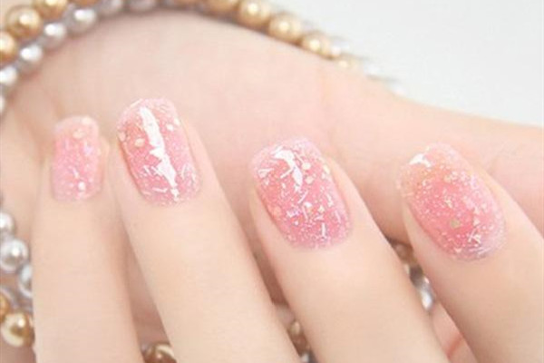 指甲油有沒(méi)有毒 指甲油對(duì)身體有什么傷害