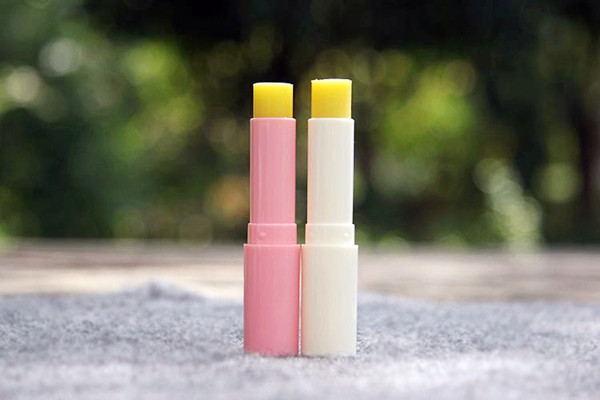 潤(rùn)唇膏的保質(zhì)期是多久 潤(rùn)唇膏過(guò)期了能不能用