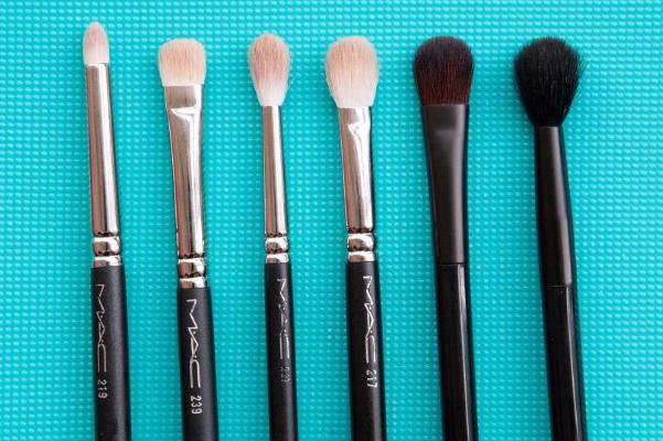 眼影刷是動(dòng)物毛好還是人造纖維好 新買的眼影刷要洗了再用嗎