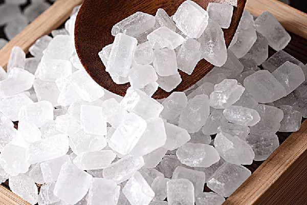 冰糖買白的還是黃的 冰糖買什么樣的好 冰糖買白的還是黃的 冰糖買什么樣的好