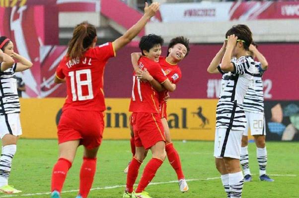 “退錢(qián)哥”唱鏗鏘玫瑰祝女足奪冠 中國(guó)女足隊(duì)員月薪真的只有幾千