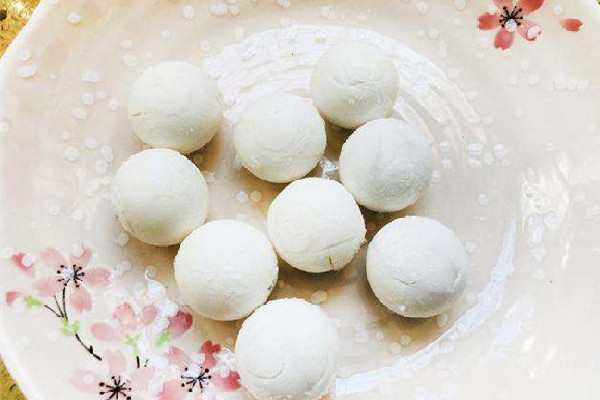 湯圓煮不熟還裂開了怎么回事 湯圓放久了有裂縫怎么處理 湯圓煮不熟還裂開了怎么回事 湯圓放久了有裂縫怎么處理