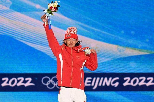 蘇翊鳴比賽裁判長:給冠軍分打高了 單板滑雪大跳臺(tái)比賽規(guī)則