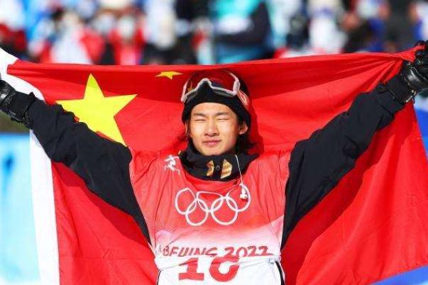 蘇翊鳴比賽裁判長:給冠軍分打高了 單板滑雪大跳臺(tái)比賽規(guī)則