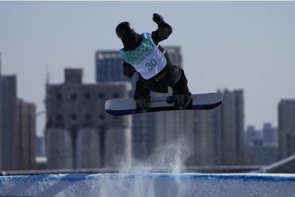 榮格大跳臺進(jìn)決賽創(chuàng)歷史 單板滑雪大跳臺有什么項目