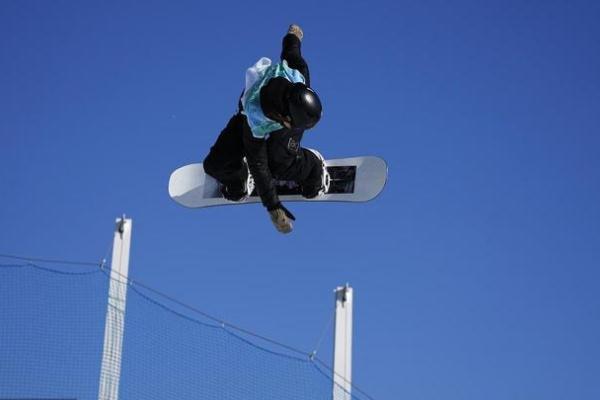 榮格大跳臺進(jìn)決賽創(chuàng)歷史 單板滑雪大跳臺有什么項目