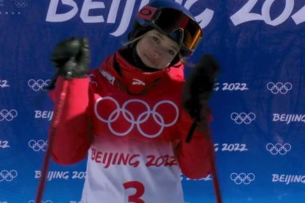 被谷愛(ài)凌歪頭wink可愛(ài)到了 谷愛(ài)凌57.28分 被谷愛(ài)凌歪頭wink可愛(ài)到了 谷愛(ài)凌57.28分