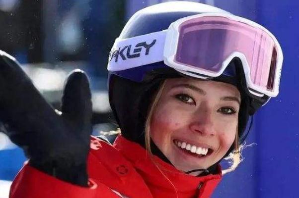 谷愛凌回應(yīng)第二跳摔倒 自由式滑雪包括幾個小項