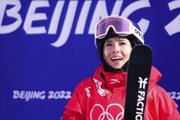 谷愛凌回應(yīng)第二跳摔倒 自由式滑雪包括幾個小項