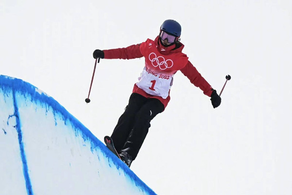 谷愛凌晉級女子U型場地技巧決賽 U型池?zé)o愧谷愛凌個人最強項