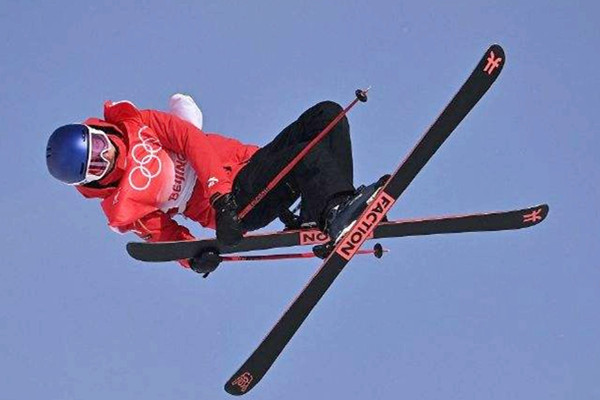 谷愛(ài)凌兩金一銀收官 谷愛(ài)凌哭著完成第三輪