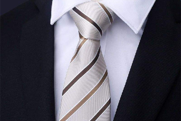 領帶是哪個國家發(fā)明的 領帶有什么用處