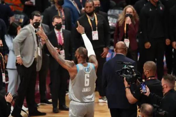 詹姆斯隊奪全明星5連勝 詹姆斯是什么隊