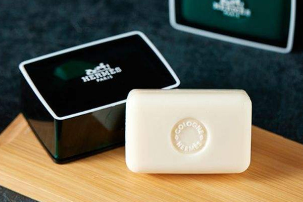 香皂洗臉和洗面奶洗臉的區(qū)別 香皂洗臉會變白嗎