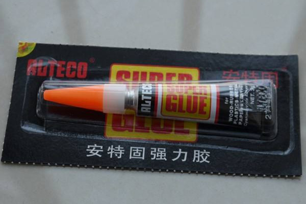 502膠水對皮膚有害嗎 502膠水會腐蝕皮膚嗎 502膠水對皮膚有害嗎 502膠水會腐蝕皮膚嗎