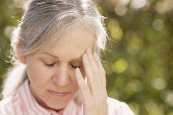 白頭發(fā)一般多少歲開始長(zhǎng) 白頭發(fā)能恢復(fù)嗎 白頭發(fā)一般多少歲開始長(zhǎng) 白頭發(fā)能恢復(fù)嗎