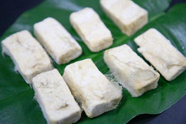 毛豆腐要不要洗 毛豆腐要幾天才能發(fā)酵好 毛豆腐要不要洗 毛豆腐要幾天才能發(fā)酵好