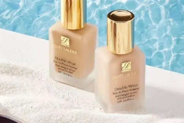 雅詩蘭黛dw粉底液要定妝嗎 雅詩蘭黛dw粉底液要搭配散粉嗎