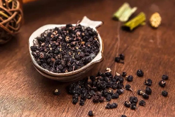 黑枸杞要洗了在泡嗎 黑枸杞用多少度的水泡 黑枸杞要洗了在泡嗎 黑枸杞用多少度的水泡