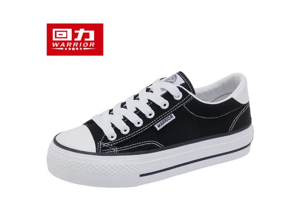 回力帆布鞋會越穿越大嗎 回力帆布鞋會腳臭嗎