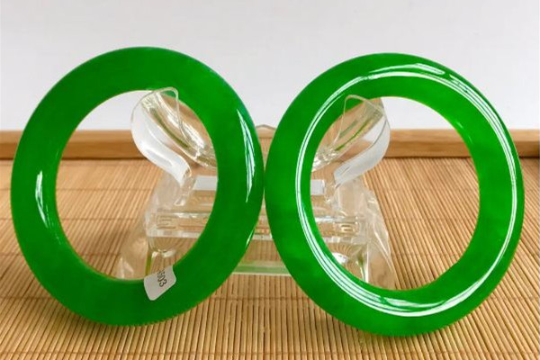 翡翠手鐲怎么選圈口 翡翠手鐲買大點好還是買小點好 翡翠手鐲怎么選圈口 翡翠手鐲買大點好還是買小點好