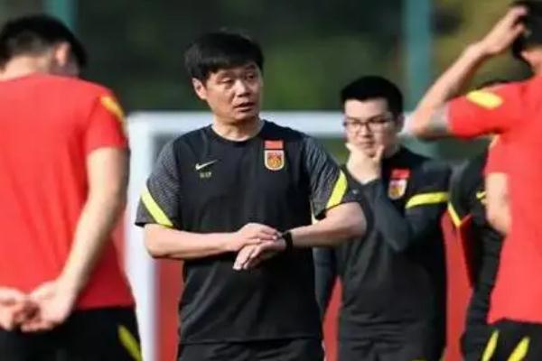 國足踢出最差表現(xiàn)?主帥提出表揚(yáng) 國足是怎么選人的 國足踢出最差表現(xiàn)?主帥提出表揚(yáng) 國足是怎么選人的