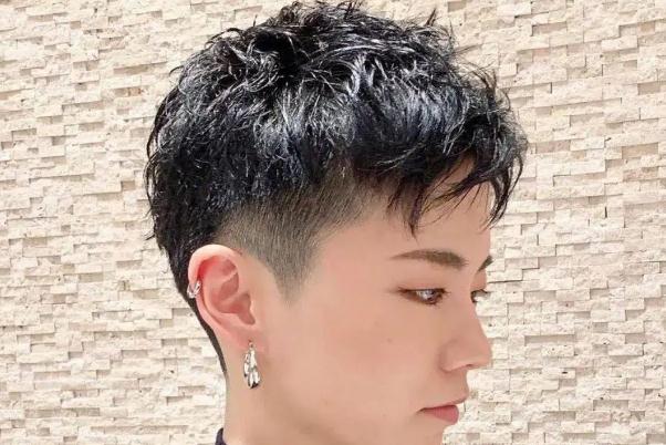 2022紋理燙女生中短發(fā)型 2022紋理燙女生中短發(fā)型