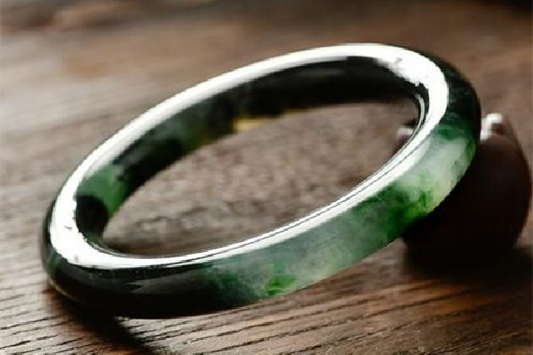 烏雞手鐲怎么辨別真假 烏雞手鐲買(mǎi)什么樣的