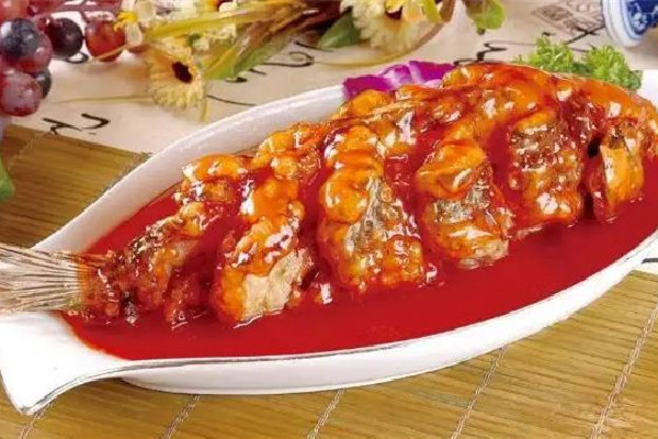 鯉魚(yú)多少錢(qián)一斤市場(chǎng)價(jià)2022 鯉魚(yú)和草魚(yú)哪個(gè)好吃