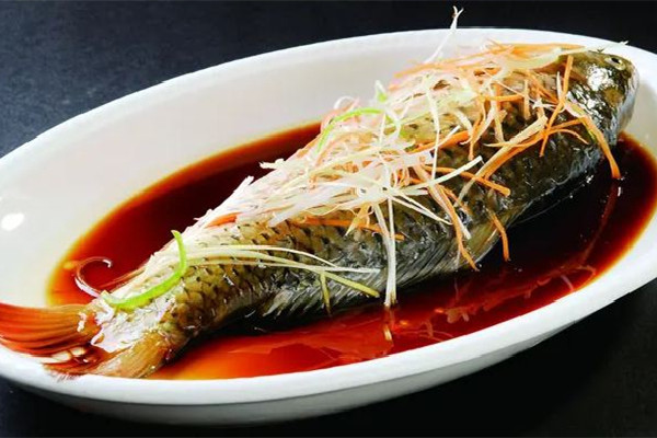 鯉魚(yú)多少錢(qián)一斤市場(chǎng)價(jià)2022 鯉魚(yú)和草魚(yú)哪個(gè)好吃