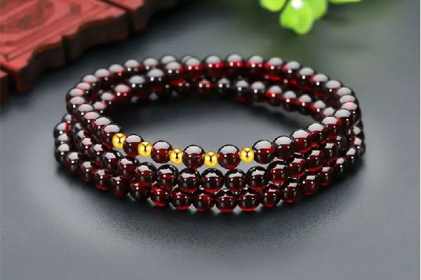 石榴石什么顏色的最好 石榴石的顏色等級(jí)劃分