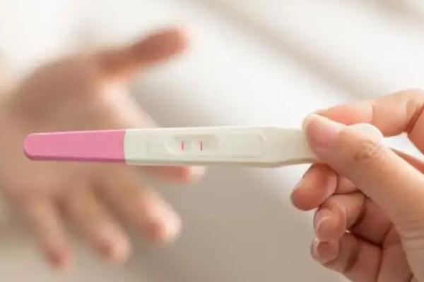 驗(yàn)孕棒有灰印是懷孕嗎 驗(yàn)孕棒有一條特別淺幾乎看不見