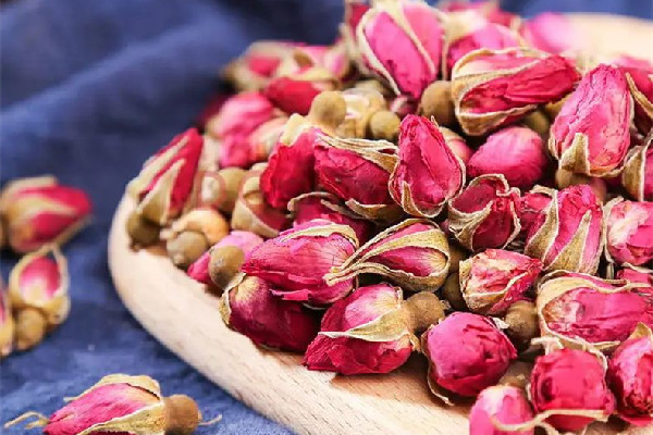 玫瑰花茶用花苞還是花 玫瑰花茶的功效和作用 玫瑰花茶用花苞還是花 玫瑰花茶的功效和作用