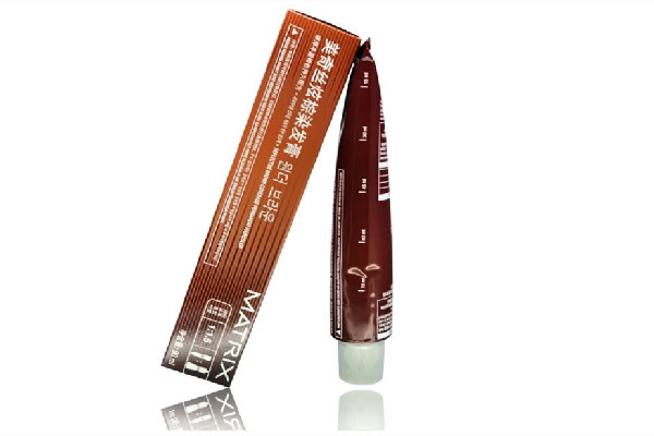 染發(fā)膏和染發(fā)劑有什么區(qū)別 染發(fā)膏和染發(fā)劑哪個(gè)危害小