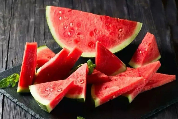 西瓜買回來(lái)沒(méi)切可以放多久 西瓜可以凍著吃嗎