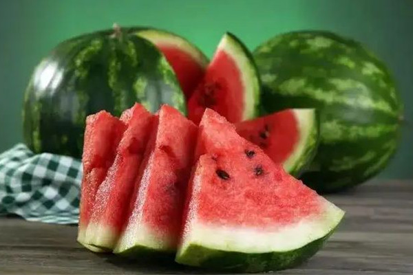 西瓜買回來(lái)沒(méi)熟怎么辦 西瓜沒(méi)熟是什么樣子的