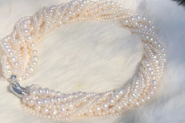 珍珠項鏈適合哪個年齡的女性 珍珠項鏈什么時候戴最合適