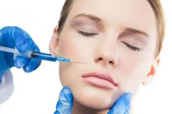 打童顏針能吃消炎藥嗎 打童顏針三天后臉上出現(xiàn)淤青 打童顏針能吃消炎藥嗎 打童顏針三天后臉上出現(xiàn)淤青