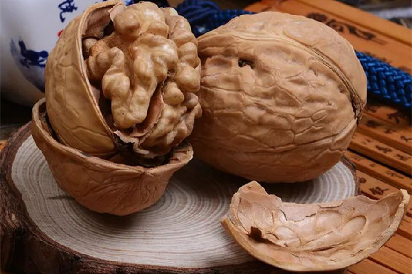 紙皮核桃吃生的好還是熟的好 紙皮核桃吃起來(lái)有點(diǎn)苦是怎么回事