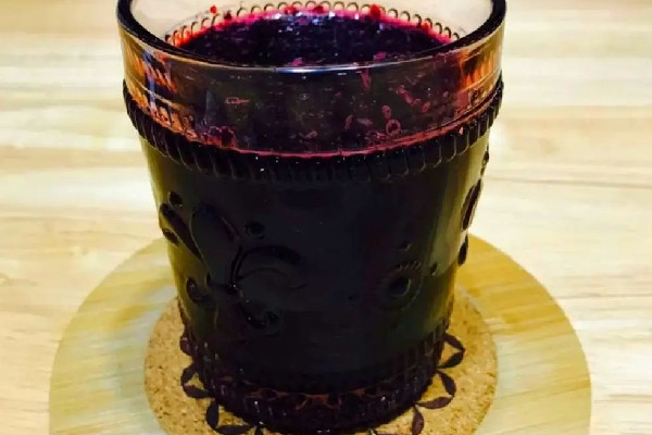 桑葚酒要放冰糖嗎 桑葚酒放糖和不放糖的區(qū)別 桑葚酒要放冰糖嗎 桑葚酒放糖和不放糖的區(qū)別