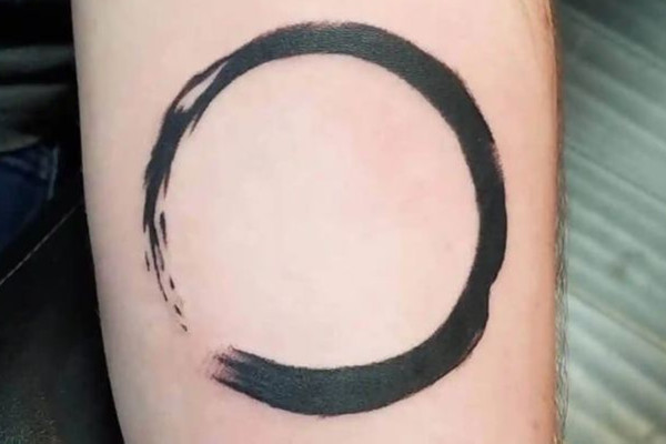 紋身后擦什么藥膏恢復快 紋身后可以涂抹蘆薈膠嗎