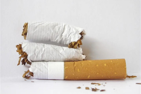 香煙有點黃斑還能抽嗎 香煙抽多了怎么清肺
