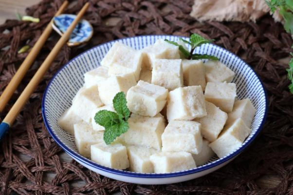 凍豆腐為什么會有許多小孔 凍豆腐為什么會變色 凍豆腐為什么會有許多小孔 凍豆腐為什么會變色