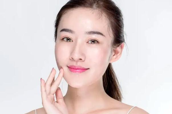 皮膚出油可以直接用散粉嗎 皮膚出油可以吃維生素B6調理嗎 皮膚出油可以直接用散粉嗎 皮膚出油可以吃維生素B6調理嗎