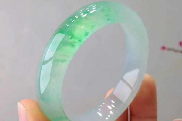 貴妃鐲是什么意思 貴妃鐲適合什么人戴 貴妃鐲是什么意思 貴妃鐲適合什么人戴