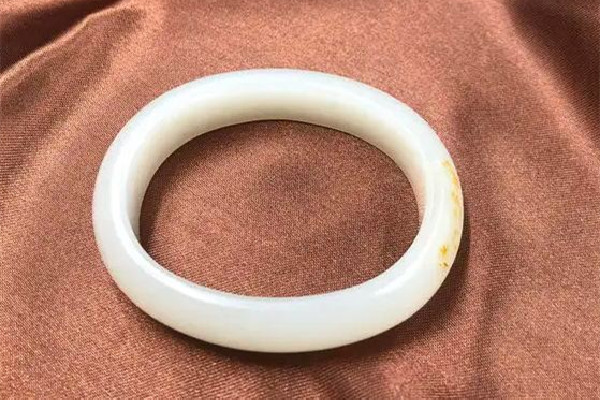 貴妃鐲是什么意思 貴妃鐲適合什么人戴 貴妃鐲是什么意思 貴妃鐲適合什么人戴