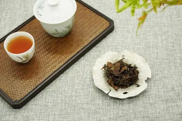 老白茶對(duì)咳嗽有功效嗎 老白茶對(duì)血糖有好處嗎 老白茶對(duì)咳嗽有功效嗎 老白茶對(duì)血糖有好處嗎