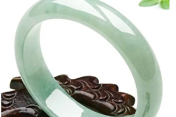 玉手鐲怎么養(yǎng)才會越來越透亮 玉手鐲多久要保養(yǎng)一次 玉手鐲怎么養(yǎng)才會越來越透亮 玉手鐲多久要保養(yǎng)一次