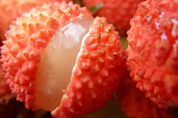 荔枝買紅的還是買綠的 荔枝買回來(lái)是青的怎么辦